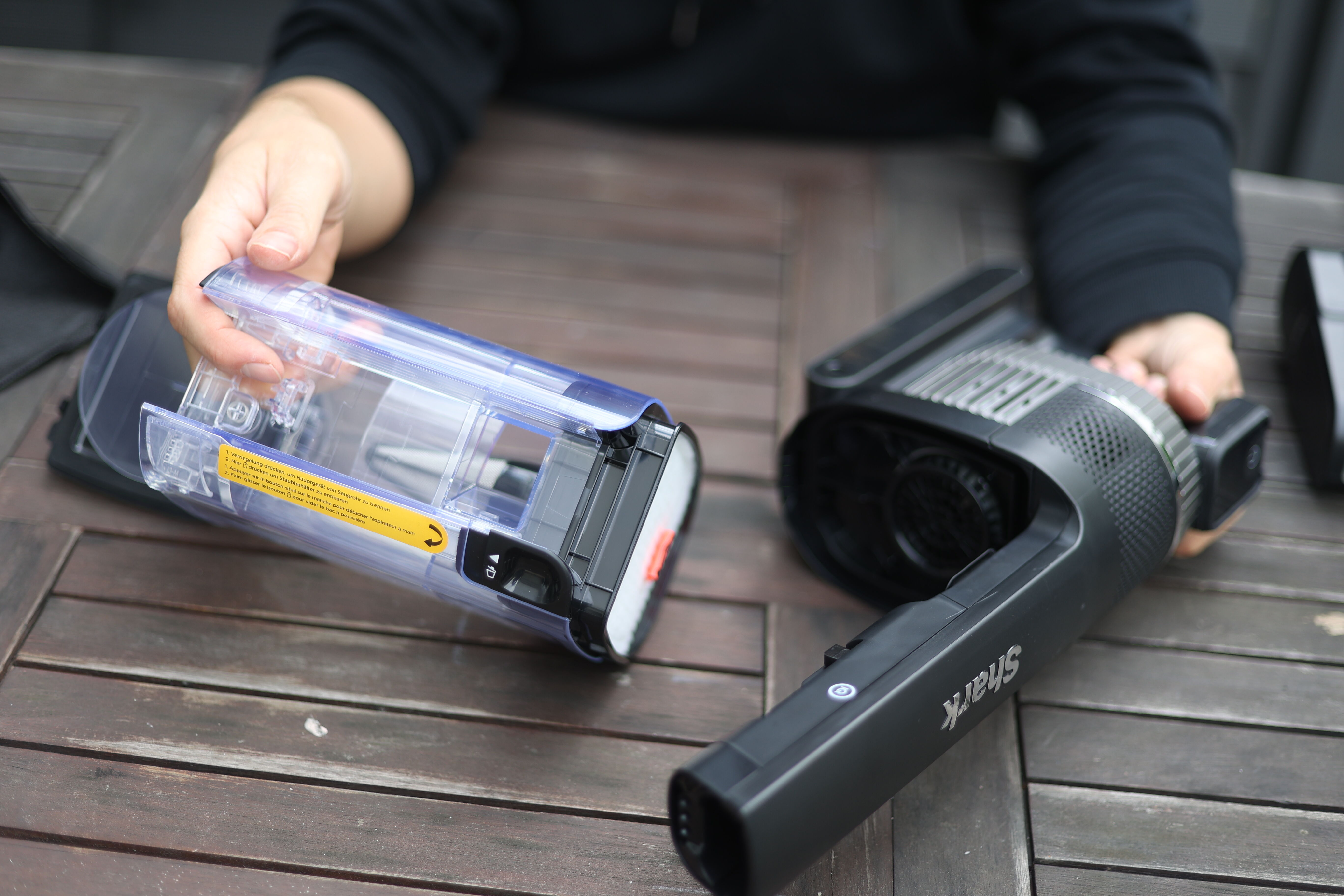 Emptying the dust container of the Shark Stratos.